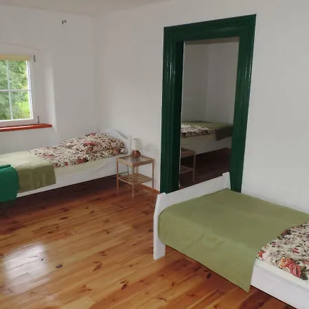 Pod Miotełką Gospodarstwo agroturystyczne *